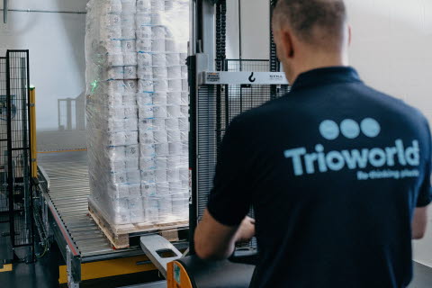 Trioworld-man-moving-paper-tissue-wrapped-pallet